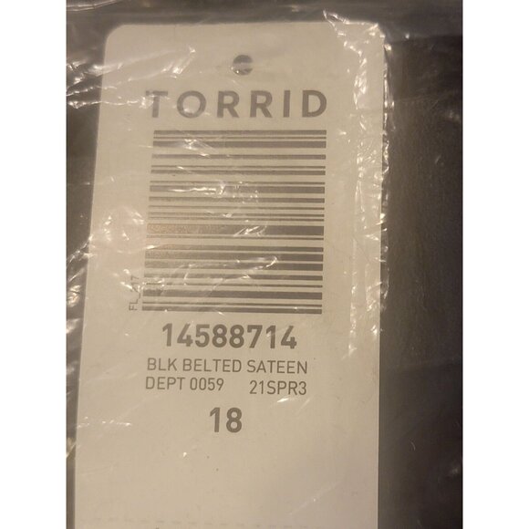 Torrid 5 Inch Stretch Sateen Mid Rise Belted Shorts - Picture 5 of 5